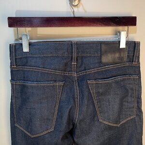 Hugo Boss Men's dark blue flat front Stretch blue jeans 30 x 32 (elastane blend)